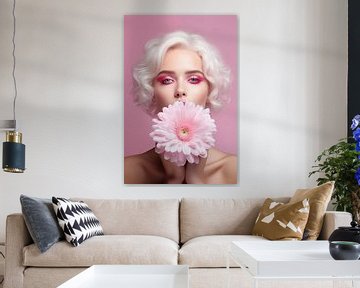 Pink Lady | Krachtige vrouw met bloem in minimalistisch roze setting van Sander van der Torren
