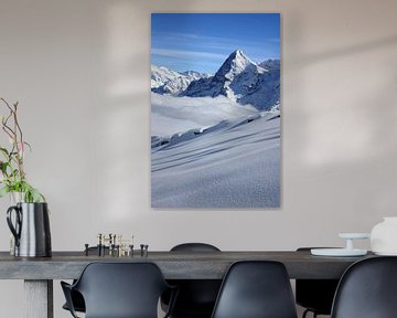 Poedersneeuw met de Eiger van Bettina Schnittert