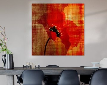 Modern collage schilderij van een rode klaproos op linnen van Studio Pieternel