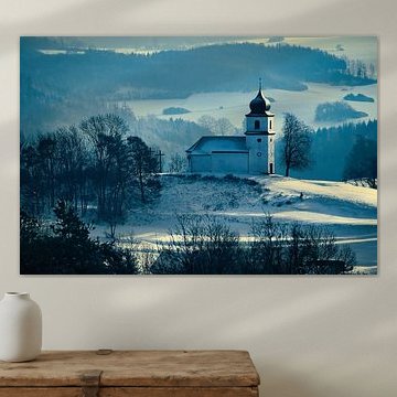 Die weiße Kapelle zur blauen Stunde