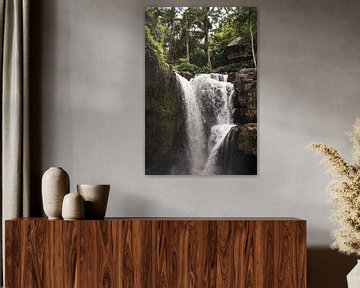 Grote waterval in Ubud op Bali (Indonesie) van Anouschka Hendriks