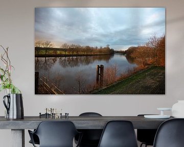 Schemering met zonsondergang op de Ems