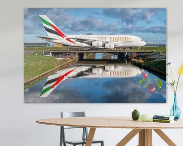 Emirates Airbus A380 reflectie in het water van Arthur Bruinen