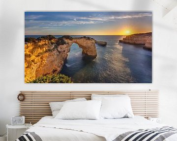 Zonsondergang bij Praia de Albandeira, Algarve, Portugal van Adelheid Smitt