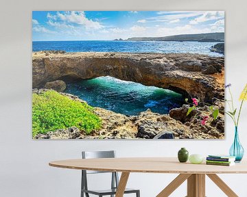 Ein Blick auf die Naturbrücke von Aruba in der Karibik von Andreas Völkel