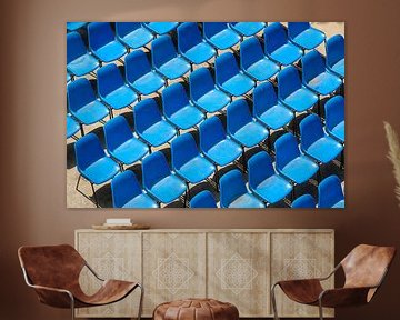 groep blauwe stoelen van Markus Gann