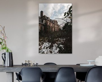 Verlaten Mansion: De Winterse Stilte van België van Melvin Meijer