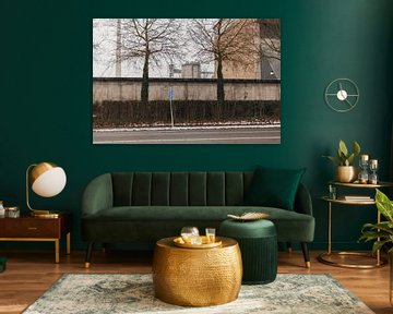 Verlaten Pad: De Muur en de Silo van een Vervallen Fabriek van Melvin Meijer