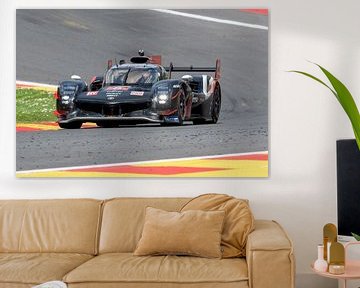 Toyota hypercar in de eau Rouge bocht op spa francorchamps van Arthur Bruinen