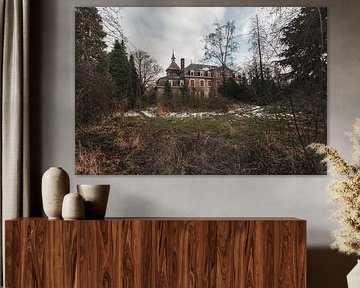 Verlaten urbex Kasteel in de Winterse Wildernis in België van Melvin Meijer