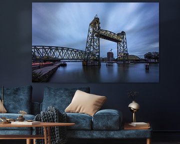 De Rotterdamse Hef: Majestueus Onder een Dreigende Wolkenlucht van Hevonax Photography