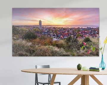 Panorama van West-Terschelling bij Zonsopkomst: De Brandaris in Volle Glorie van Hevonax Photography