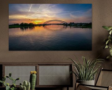 Zomerse zonsondergang ijsselbrug Zwolle van Jarno Groote