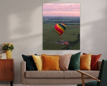 Luchtballonnen  boven het Friese Platteland bij Zonsondergang van Ewold Kooistra