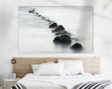 Minimalistische Schoonheid: Rustgevende Zee en Verzachtende Golven van Hevonax Photography