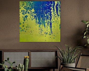 Modern Abstract: Mixed media in blauw op geel koper van Studio Pieternel