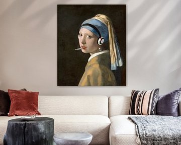 Meisje met de parel met sigaret en koptelefoon van Patricia Hofmeester
