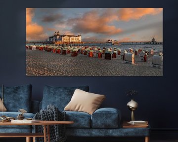 Seebrücke am Strand von Sellin bei Sonnenaufgang von Markus Lange