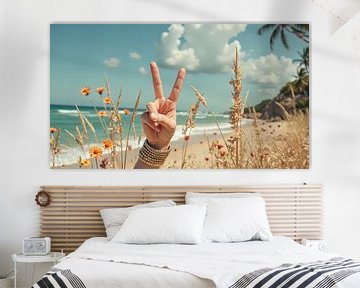 Vrouw met overwinningsteken op tropisch strand met bloemen van Markus Gann