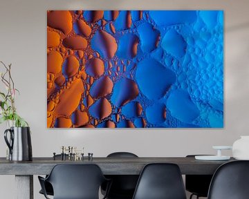 bicolor bubbels, blauw en oranje van Abstract on the move