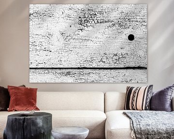 Zwartwit foto van een deel van een houten deur met craquele effect van Cindy Mulder