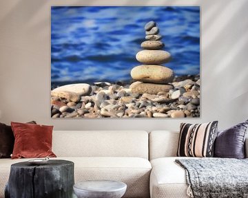 Pyramide sur la plage de galets sur Maickel Dedeken