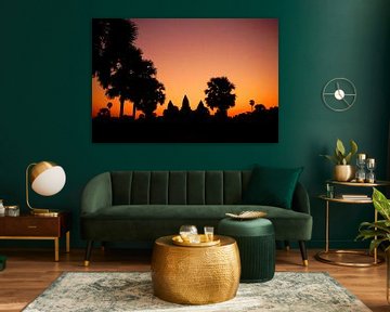 Wereldwonder Angkor Wat bij zonsopgang, Angkor Wat silhouet omringd door de zomerse kleuren van de opkomende ochtendzon