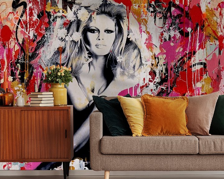 Sfeerimpressie behang: Brigitte Bardot St. Tropez van Michiel Folkers