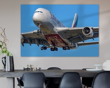 Emirates Airbus A380 passagiersvliegtuig. van Jaap van den Berg