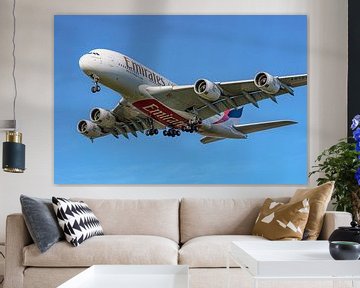 Emirates Airbus A380 passagiersvliegtuig. van Jaap van den Berg