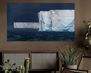 Kolossale ijsbergen Antarctica van Nanda Bussers