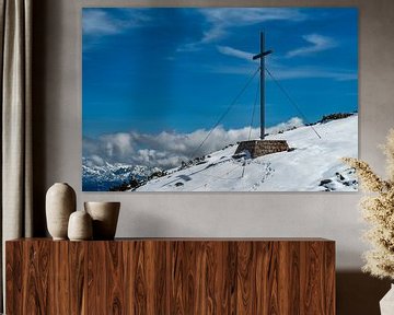 Gezicht op een kruis op het Dachstein-gebergte in Oostenrijk van Andreas Völkel
