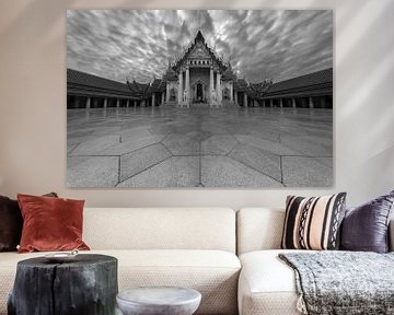 de marmeren tempel in Bangkok bij zonsopgang van Walter G. Allgöwer
