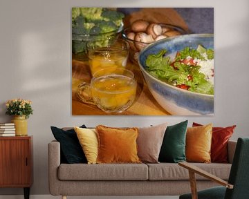 Voorbereiding voor een fonduemaaltijd met fruitpunch, broccoli van ManfredFotos