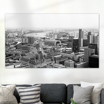 De skyline van Rotterdam met diverse hotspots in zwart/wit van MS Fotografie | Marc van der Stelt
