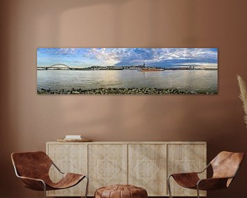 Skyline van Nijmegen aan de Waal tijdens zonsondergang van Sjoerd van der Wal Fotografie