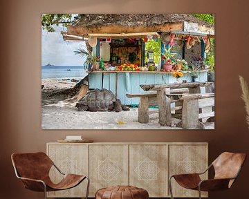 Eenzame gast bij de strandbar van t.ART