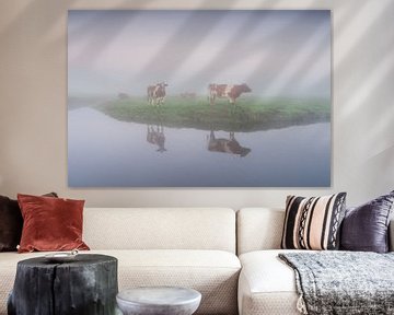 roodbonte koeien in de mist van Arjan Keers