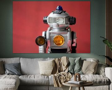 Robot-jouet vintage sur fond rouge sur Jolanda Grutter