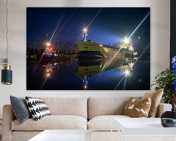 Night Tug - Watergate and Marie Lehmann at the Lock by Charlotte Gohl