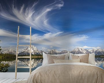 Het Grand Teton gebergte spiegelt in Jackson Lake, Wyoming