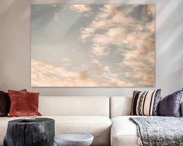 Dromerige Wolken in Zacht Avondlicht van Femke Ketelaar
