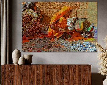 Vrouw maakt sieraden in Jaisalmer