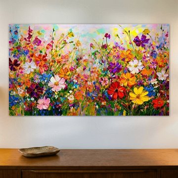 Gemälde eines Blumenfeldes in leuchtenden Farben von Studio Pieternel