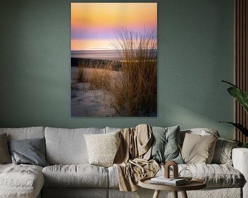De zon is net onder op het strand van Burgh-Haamstede in Zeeland van Michel Seelen