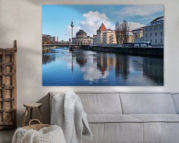 Der Fernsehturm spiegelt sich in der Spree von Götz Gringmuth-Dallmer Photography