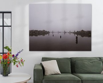 Ein nebliger Morgen in der Zaanse Schans von Patricia Holthof