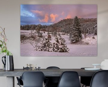 Winterlandschap bij Bergsteig in het avondlicht - Natuurpark Opper-Donau van BlattArt - Christine Horn