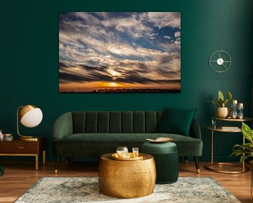 Nuages violents traversés par un faible rayon de soleil. sur Brian Morgan