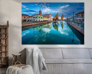 Cesenatico kanaal, historische zeilboten en kerk, Romagna, Italië van Stefano Orazzini